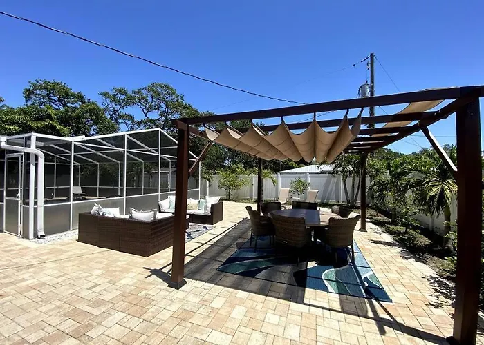 Casa Verde Sarasota Retreat
